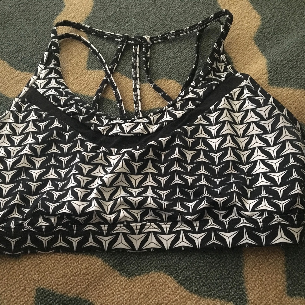 Victoria's Secret Sports Bra Size Medium